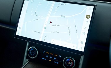 Land Rover Range Rover D300 SE 18