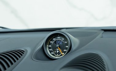 Porsche Cayman GT4 (718) 17