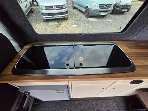 Volkswagen Campervan 16