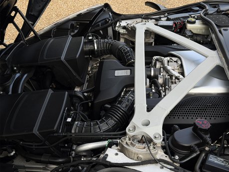 Aston Martin DB11 V8 73