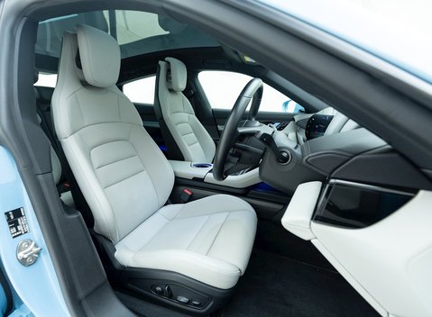 Porsche Taycan 4S 10