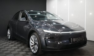 Tesla Model Y LONG RANGE Premium AWD TOW BAR 20" Helix 2.0 Alloys GROK AI Adaptive LEDS 7