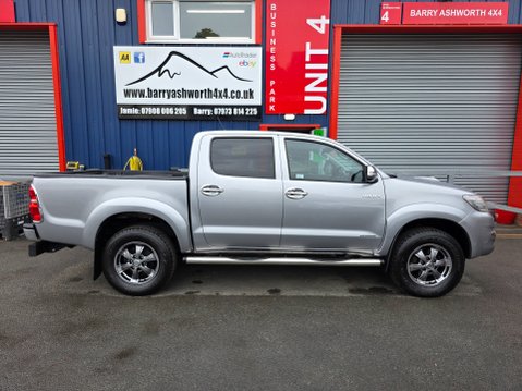 Toyota Hilux INVINCIBLE X 4X4 D-4D DCB AUTO 4