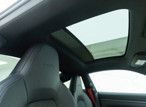 Porsche 911 (992) Carrera GTS 12