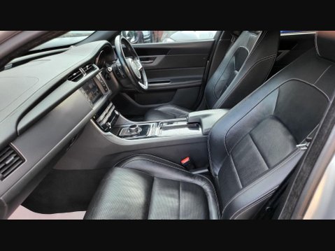 Jaguar XF R-SPORT 26