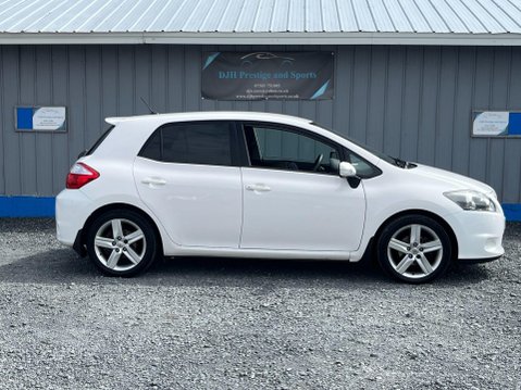 Toyota Auris 1.6 V-Matic SR Euro 5 5dr 21
