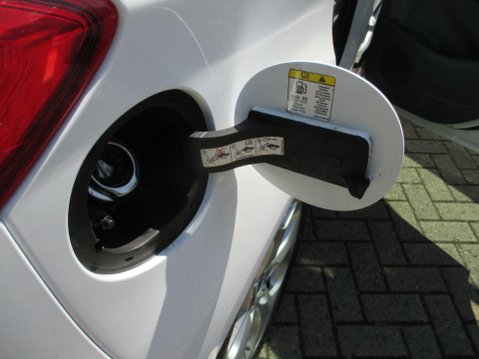 Ford C-Max 1.6 Zetec Euro 5 5dr 45