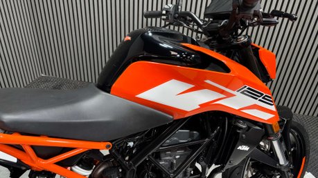 KTM Duke 2017 17K NEW MOT 125CC 15BHP NAKED BIKE 15