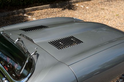 Jaguar E-Type 4.2 Roadster Series 1½ 13