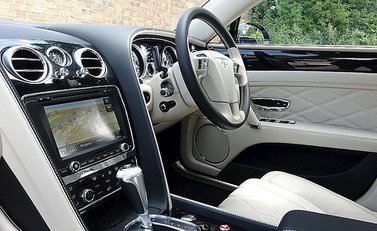 Bentley Flying Spur V8 18