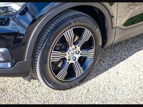 Volvo XC40 2.0 XC40 Inscription B4 MHEV AWD Auto 4WD 5dr 37