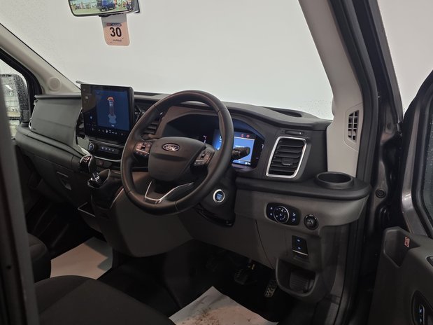 Ford Transit Transit 350 L3 Diesel FWD 2.0 Eco blue 165ps H2 Limited Van [NAV} 17