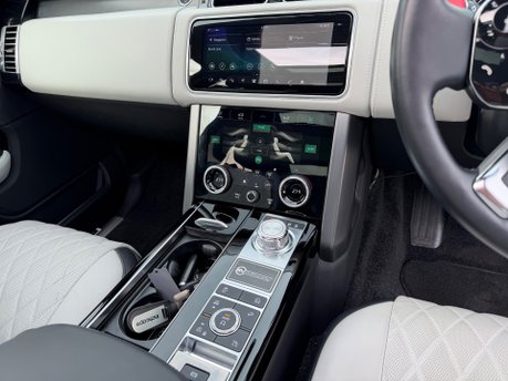 Land Rover Range Rover 5.0 P565 V8 SV Autobiography Dynamic SUV 5dr Petrol Auto 4WD Euro 6 560BHP 32