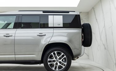 Land Rover Defender 110 XS Edition P400 28