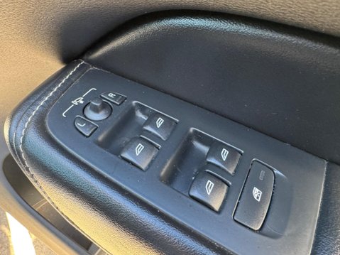 Volvo XC60 2.0 D5 PowerPulse R-Design Auto AWD Euro 6 (s/s) 5dr 40