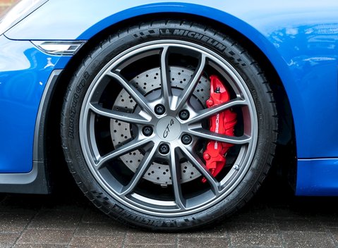 Porsche Cayman GT4 10