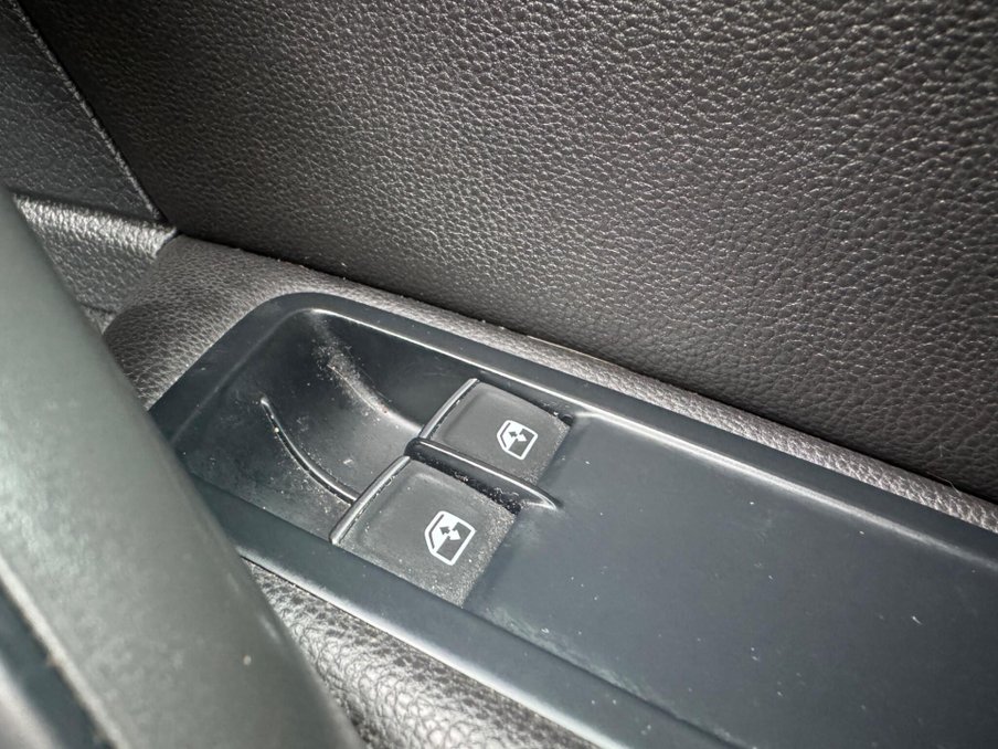 2016 Volkswagen Golf — image 38