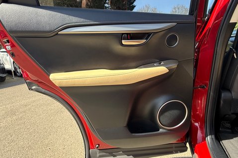 Lexus NX 300H LUXURY - PANORAMIC ROOF -2 OWNERS - 7 LEXUS SERVICES 36