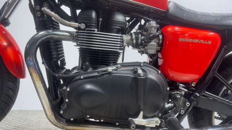 Triumph Bonneville SE 2013 7K NEW MOT INCREDIBLE CONDITION CUSTOM NAKED BIKE 865CC 28