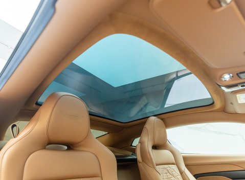 Aston Martin Vanquish V12 16