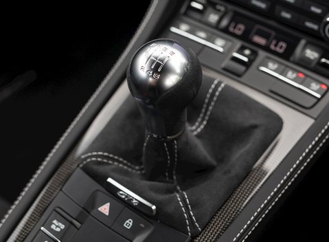 Porsche 718 Cayman GT4 22