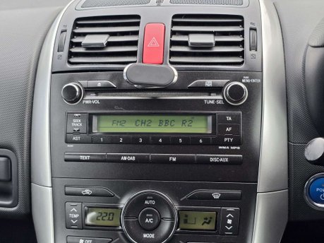 Toyota Auris 1.8 VVT-h T Spirit Hatchback 5dr Petrol Hybrid CVT Euro 5 (s/s) (136 ps) 29