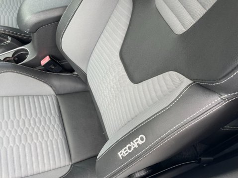 Ford Fiesta 1.6T EcoBoost ST-3 Euro 6 3dr 33