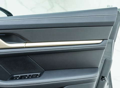 Porsche Taycan TURBO S 32