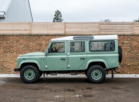 Land Rover Defender 110 Heritage 2