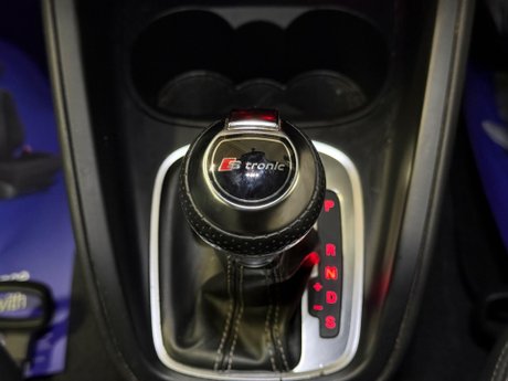 Audi A1 1.4 TFSI S line S Tronic Euro 5 (s/s) 3dr 9