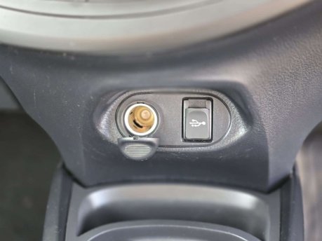 Toyota Yaris 1.5 VVT-h Icon Tech Hatchback 5dr Petrol Hybrid E-CVT Euro 6 (s/s) (100 ps) 28