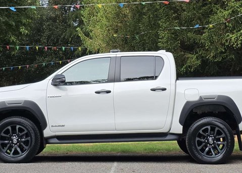 Toyota Hilux 2.8 HI-Luxury Invincible X D-4D 4WD Double Cab Auto 4WD 5dr 59