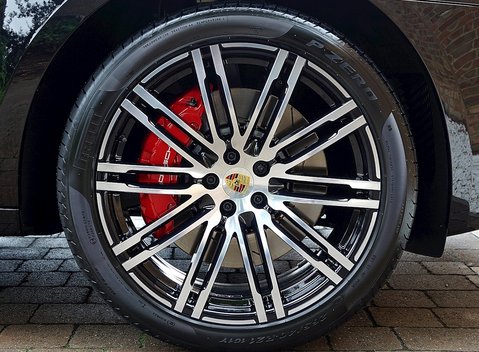 Porsche Macan Turbo Performance Package 14
