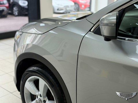 Nissan Qashqai 1.2 DIG-T N-Connecta 2WD Euro 6 (s/s) 5dr 10