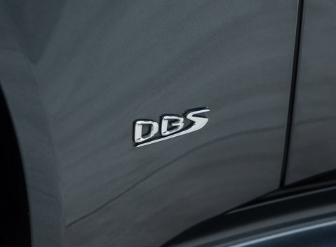 Aston Martin DBS Superleggera 32