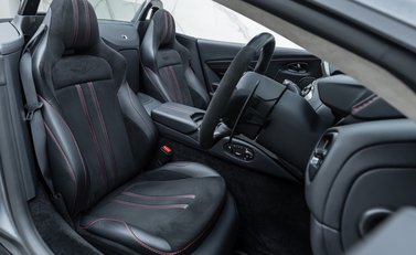 Aston Martin V8 Vantage ROADSTER 17