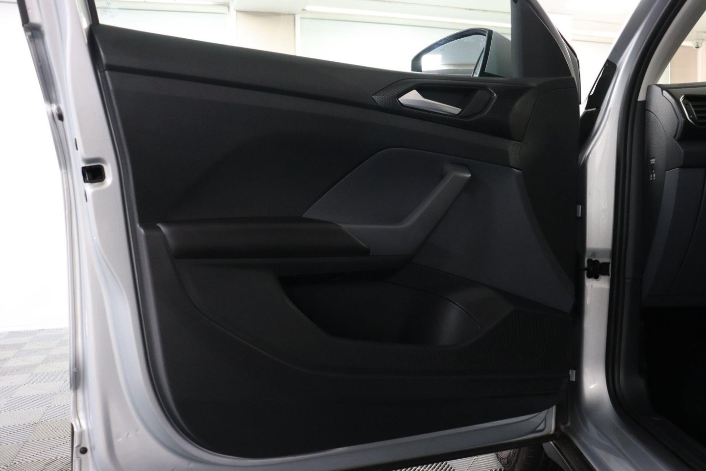 2019 Volkswagen T-Cross — image 38