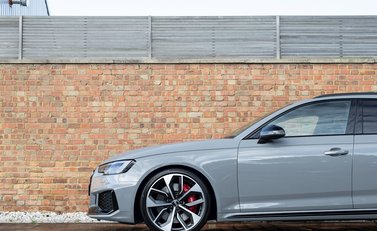 Audi RS4 Avant 28