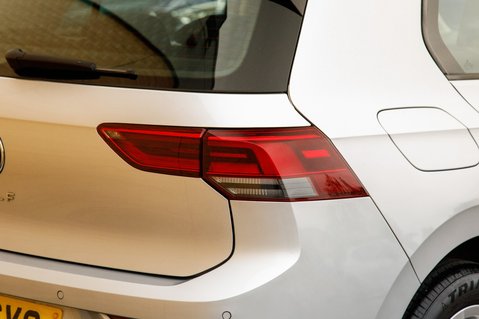 Volkswagen Golf LIFE TSI 9