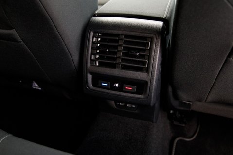Volkswagen Golf STYLE TSI 38