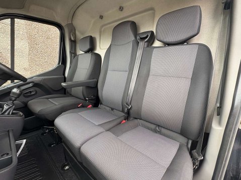 Renault Master 2.3 dCi 35 Business+ Panel Van 4dr Diesel Manual FWD LWB Medium Roof Euro 6 17
