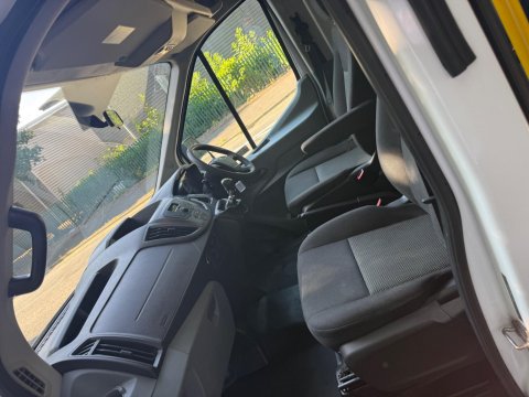 Ford Transit 2.2 TDCi 460 HDT L4 H3 4dr (18 seats) 14