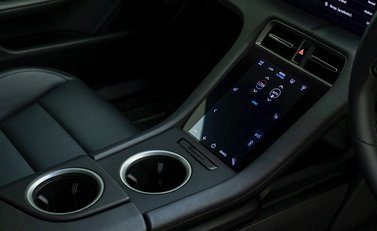 Porsche Taycan 4 Cross Turismo 23