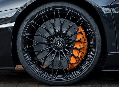 Lamborghini Aventador S LP740-4 Roadster 14
