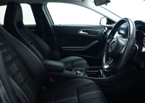 Mercedes-Benz GLA 1.6 GLA180 Urban Edition SUV 5dr Petrol 7G-DCT Euro 6 (s/s) (122 ps) 44
