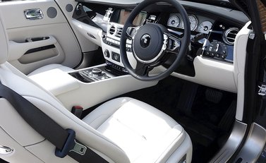 Rolls-Royce Dawn 30