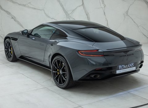Aston Martin DB11 V8 12