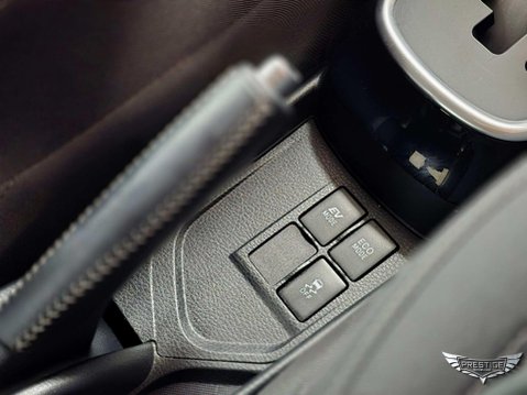 Toyota Yaris 1.5 VVT-h Design E-CVT Euro 6 5dr 26