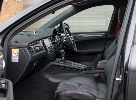 Porsche Macan Turbo 16