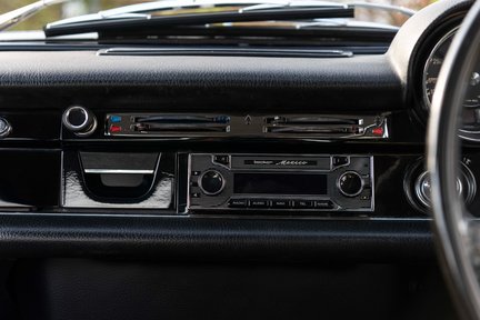 Mercedes-Benz S 280 SE 3.5 Saloon 25